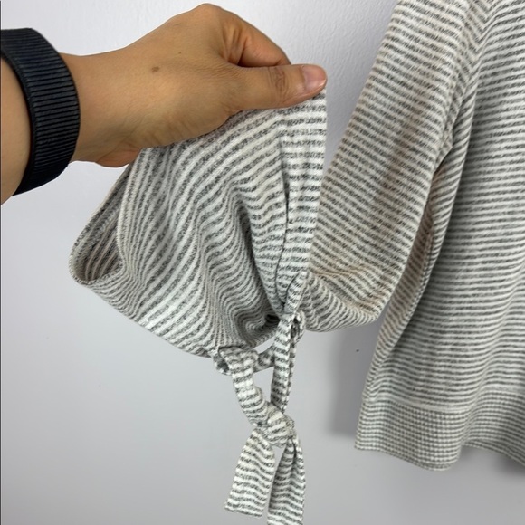 Abercrombie & Fitch Gray Crew Neck Long Sleeve Sweater Ribbed Trim Size Large - Picture 6 of 9